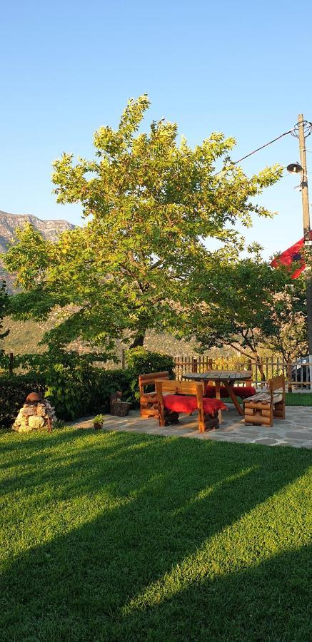 Bujtina Peshtan Guesthouse&Camping Tepelene Exterior photo